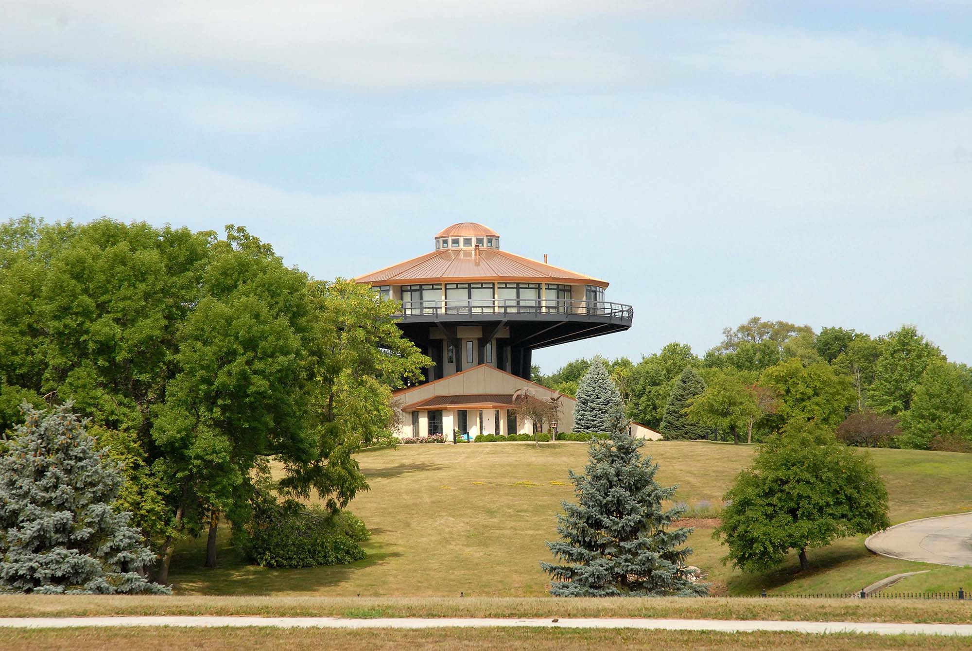 You are currently viewing Spaceship House